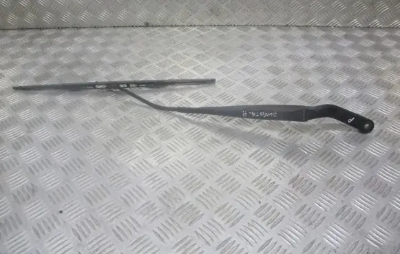 Hyundai Sonata Front wiper blade arm