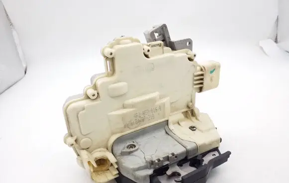 Audi A6 S6 C6 4F Front door lock 4F2837016B