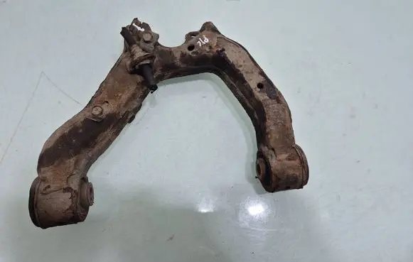 Mitsubishi Pajero Front lower control arm/wishbone 