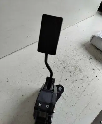 Honda CR-V Accelerator throttle pedal JM14B