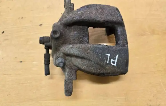 Honda CR-V Front brake caliper