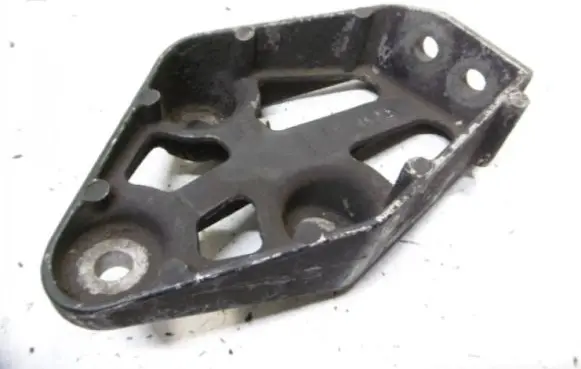 Opel Kadett E Engine mounting bracket 90129074