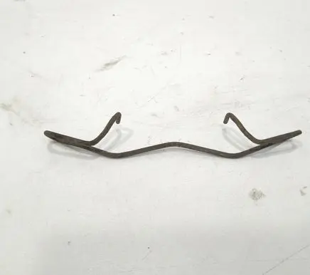 Volkswagen Golf VII Front brake pad spring 