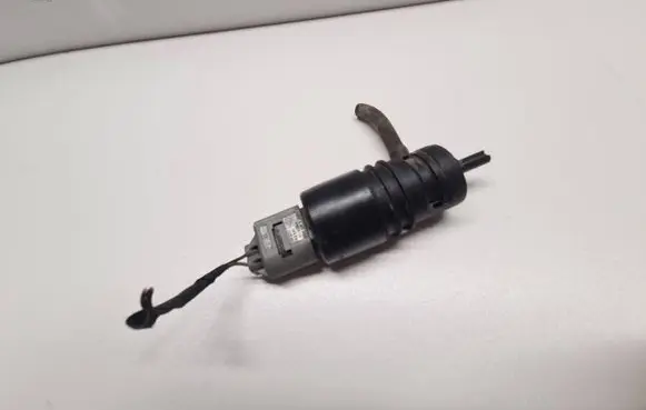 BMW 3 E90 E91 Windscreen/windshield washer pump 7302589 3437380 13264011