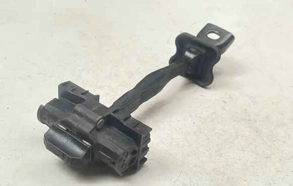 Audi A3 8Y Rear glass lock/latch Q235 5H0837249