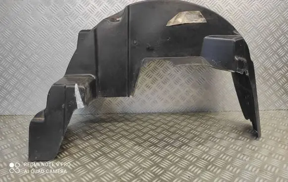 Rear arch fender liner splash guards