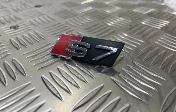 Manufacturer badge logo/emblem