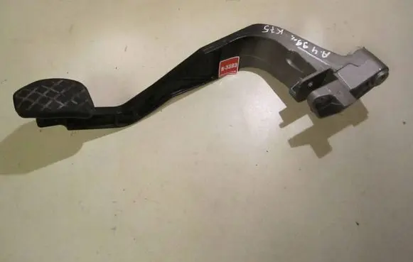Audi A4 S4 B5 8D Pedal assembly 8D1721316G