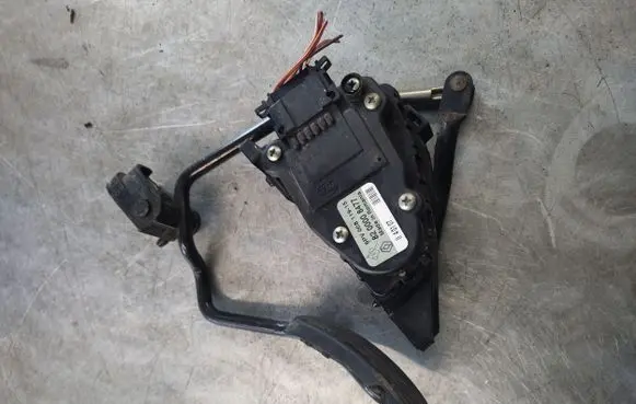 Renault Trafic II (X83) Accelerator throttle pedal 8200008477
