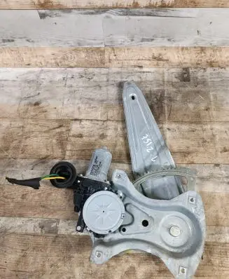 Toyota Auris 150 Rear door window regulator with motor 857100D100