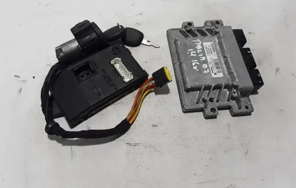 Renault Thalia I Engine ECU kit and lock set 