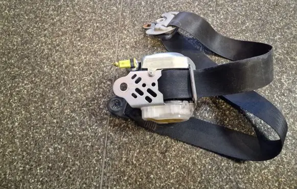 Toyota Corolla Verso AR10 Front seatbelt