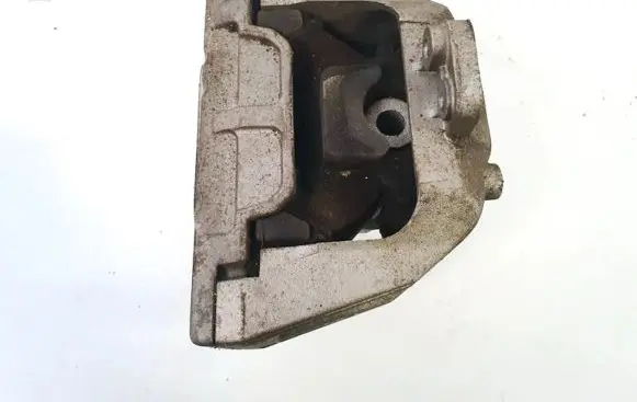 Volkswagen Golf IV Engine mount bracket