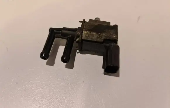 Suzuki Grand Vitara II Turbo solenoid valve K5T48486 6Z21 52G1