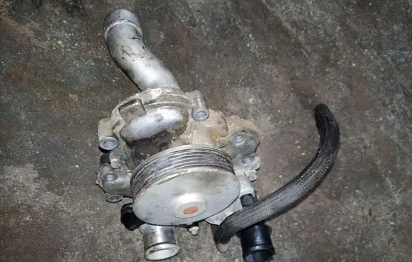 Jeep Grand Cherokee Water pump 847625212
