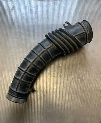 Suzuki Grand Vitara II Air intake hose/pipe 