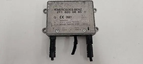 Mercedes-Benz E W211 Aerial antenna amplifier 2118200885 09702112