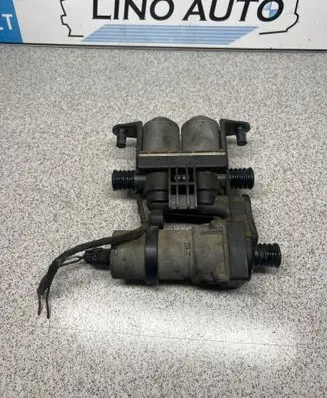 BMW 5 E39 Coolant heater control valve 8374994 1147412135