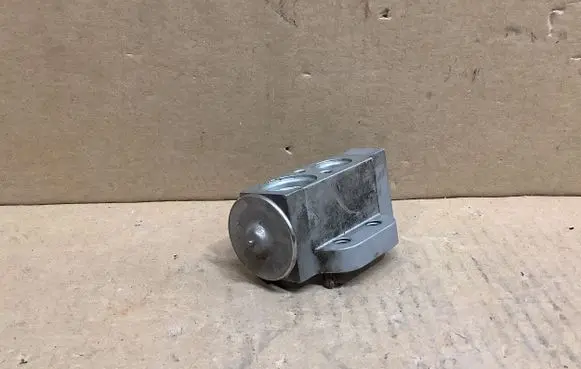 Air conditioning (A/C) expansion valve