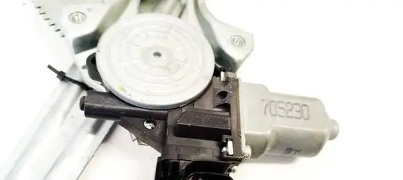 Nissan Juke I F15 Rear door window regulator motor 705230