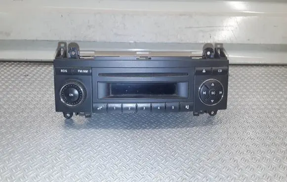 Mercedes-Benz B W245 Radio/CD/DVD/GPS head unit A1698702389