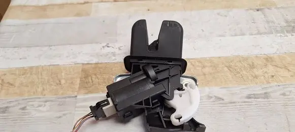 Volkswagen Jetta V Tailgate/trunk/boot lock/catch/latch 4F5827505D