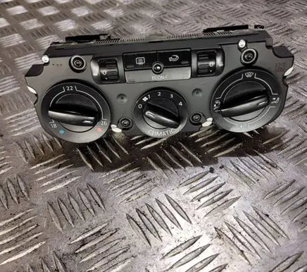 Volkswagen PASSAT B6 Climate control unit