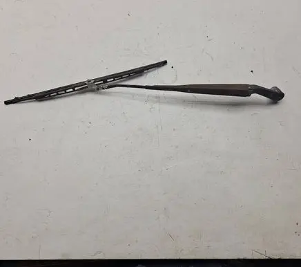 Toyota Land Cruiser (BJ70) Windshield/front glass wiper blade 