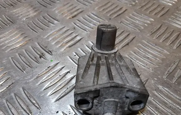 Porsche Cayenne (92A) Radiator mount bracket 7P0121079