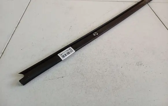 Dacia Sandero Front door glass trim molding 