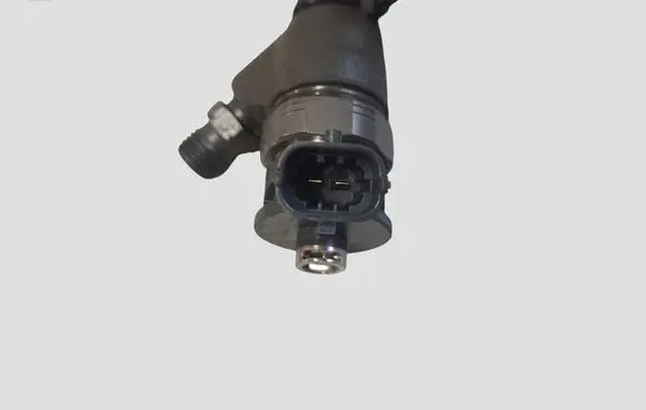 Nissan Qashqai Fuel injector 0445110414