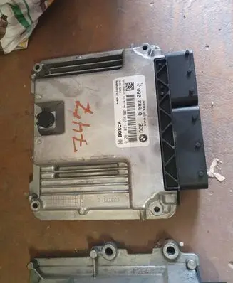 BMW 1 F20 F21 Engine control unit/module 0281031298 8582280 170283605