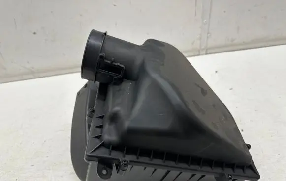 BMW X7 G07 Air filter box 13718620945