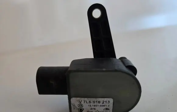 Audi Q7 4L Headlight/headlamp level sensor 7L6616213