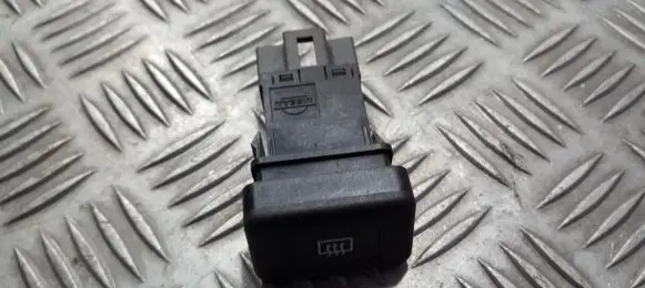 Nissan Almera Windscreen/window heater switch