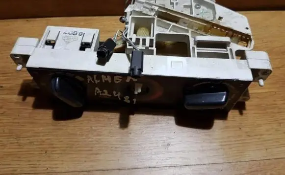Nissan Almera Climate control unit
