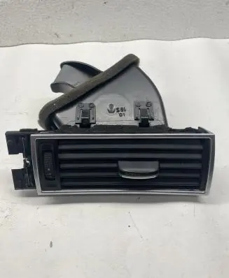 Quarter panel pressure vent