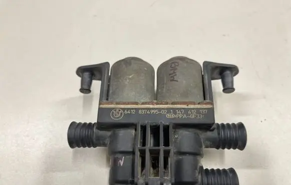 BMW 5 E39 Coolant heater control valve 6412837499502 837499502