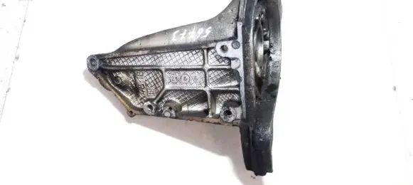 Peugeot 406 Engine mounting bracket