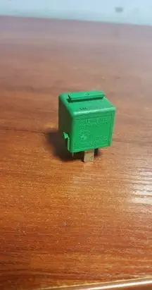 BMW 7 E38 Other relay 8353447
