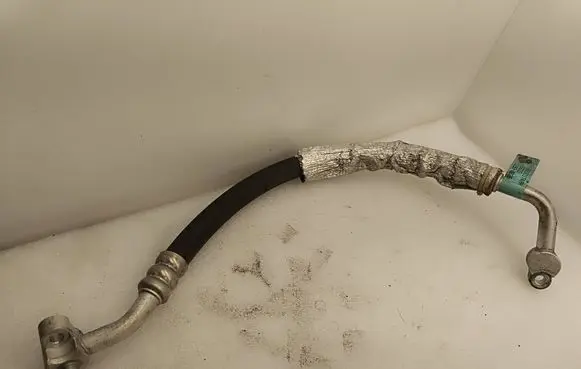 Air conditioning (A/C) pipe/hose