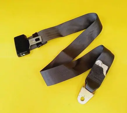 Suzuki Swift I Middle seatbelt (rear) 0425072