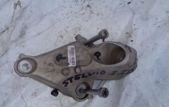 Alfa Romeo Stelvio Engine mounting bracket 55273294