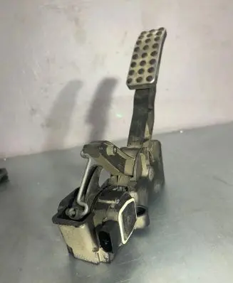 Mercedes-Benz B W245 Accelerator throttle pedal 91736020