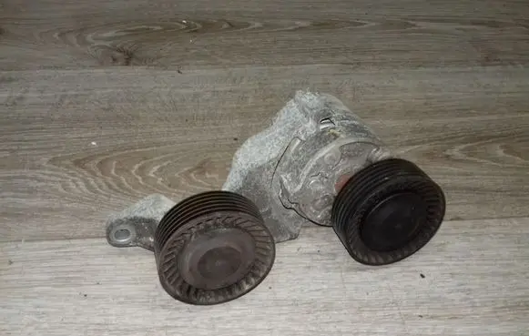 Volvo V70 Alternator belt tensioner 31251251
