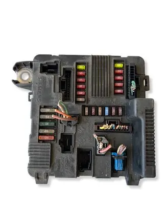 Renault Megane II Fuse module 8200306032A S118399200D