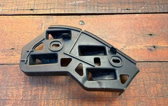 Volkswagen Polo IV 9N3 Front bumper mounting bracket 6Q0807184A