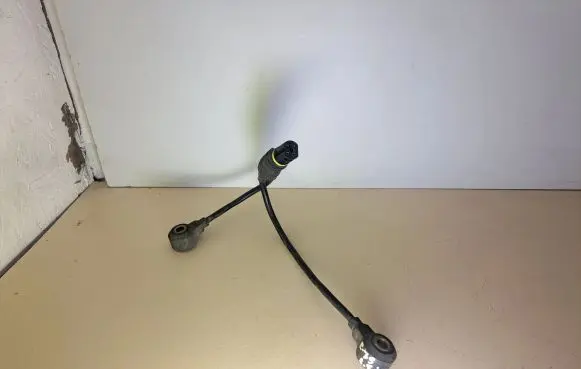 BMW 5 E39 Detonation knock sensor 1703276 98033