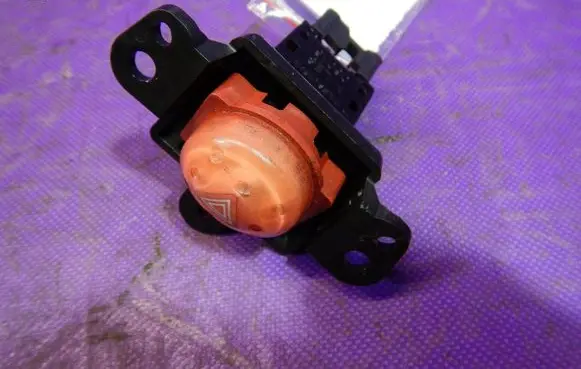 Nissan Almera Tino Hazard light switch 