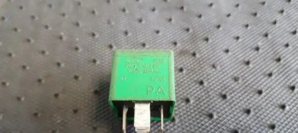Ford Escort Other relay 93BG13A025A1B V23136-A1-X32